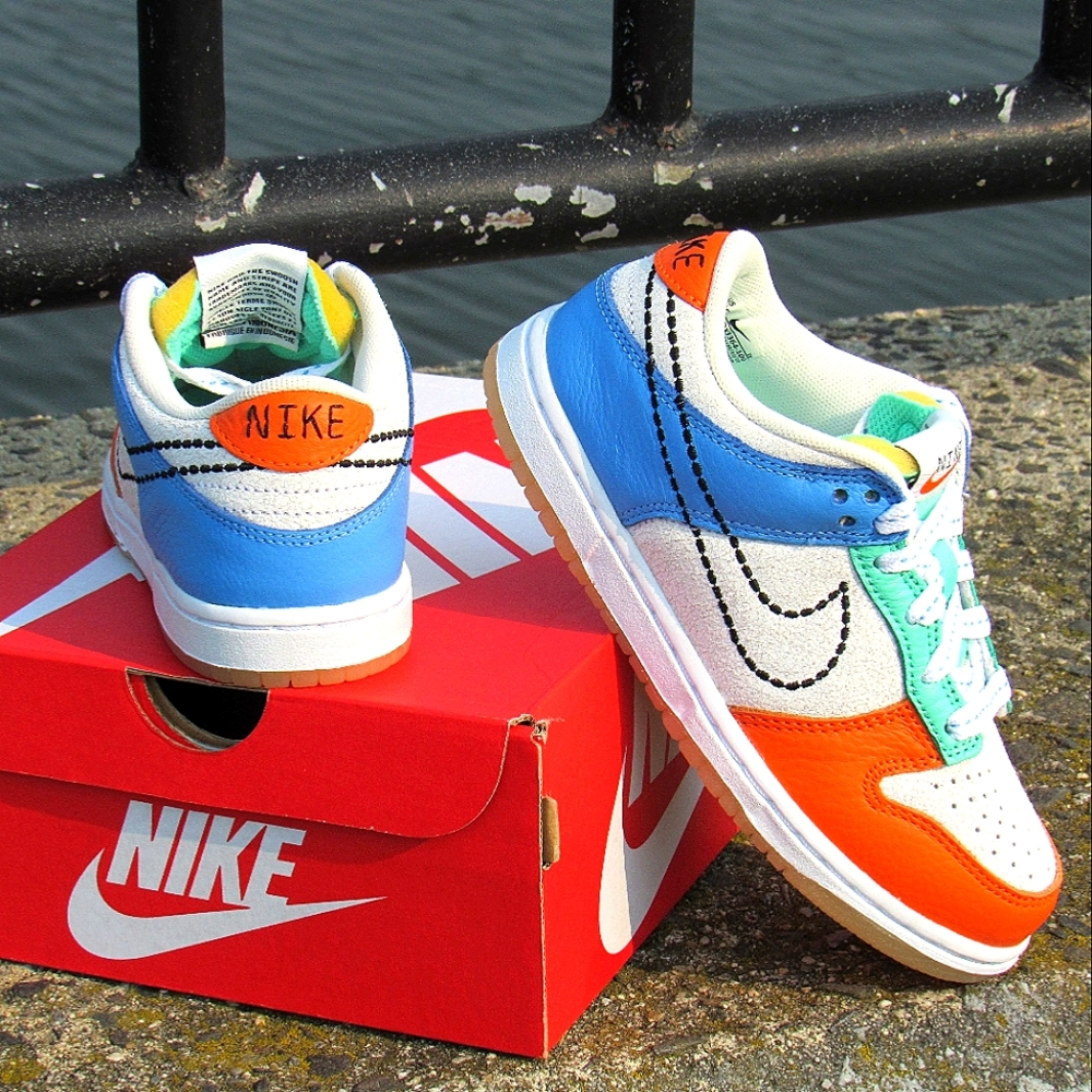 Nike Dunk Low - Picture 6 of 11